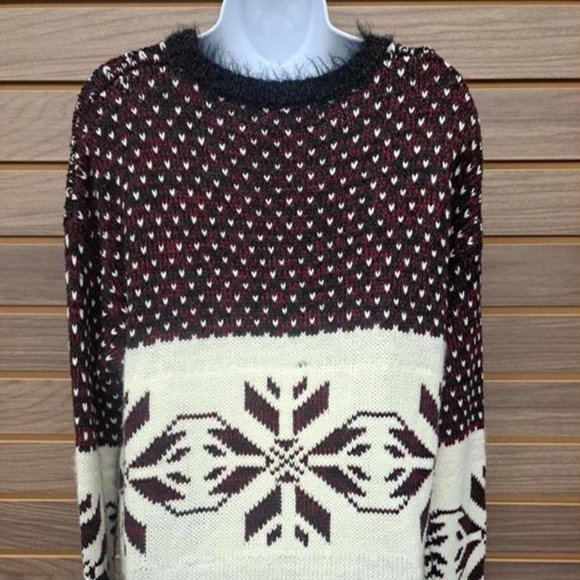Snowflakes Pattern Sweater - Picture 2 of 4